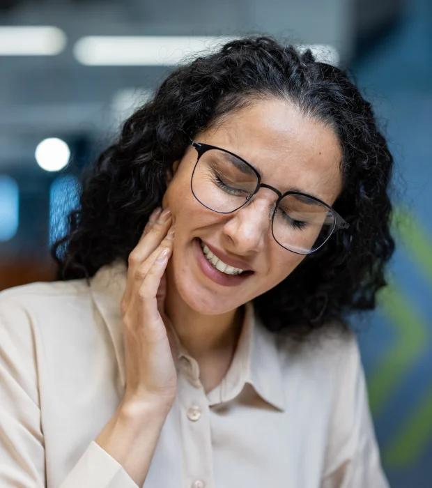Woman experiencing TMJ jaw discomfort